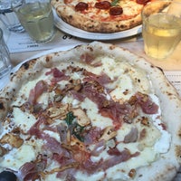 Photo taken at Franco Manca by Mille D on 9/5/2016