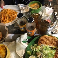 8/13/2017にElias T.がSunflower Cafe - Brooklynで撮った写真