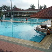 Photo taken at Swimming Pool @ Tanjung Puteri Resort by Arip on 1/21/2013