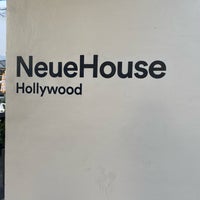 รูปภาพถ่ายที่ NeueHouse Hollywood โดย Jennifer 8. L. เมื่อ 11/15/2021