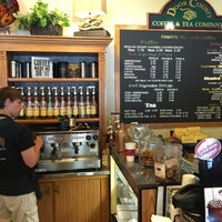 รูปภาพถ่ายที่ Door County Coffee &amp;amp; Tea Co. โดย Jason P. เมื่อ 5/25/2015