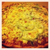 รูปภาพถ่ายที่ Rosati&amp;#39;s Pizza โดย Sam D. เมื่อ 10/5/2012
