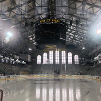 Foto tomada en Yost Ice Arena  por Brian W. el 11/1/2019