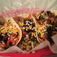 Foto scattata a Five Tacos da Foon S. il 7/2/2017