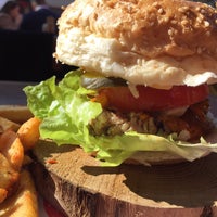 Foto scattata a Beeves Burger da Serkan İ. il 11/5/2015