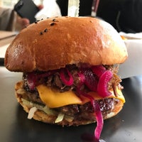 Снимок сделан в Unique Burgers пользователем Serkan İ. 12/14/2018