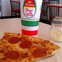 Снимок сделан в Colonna&amp;#39;s Pizza &amp;amp; Pasta пользователем Michael H. 12/12/2012