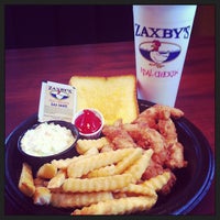 Photo taken at Zaxby&amp;#39;s Chicken Fingers &amp;amp; Buffalo Wings by A. Jordan F. on 1/10/2013