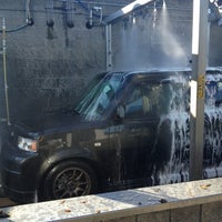 Foto scattata a Folsom Glenn Car Wash &amp;amp; Auto Lube da John P. il 12/18/2012