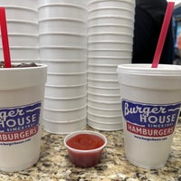 Das Foto wurde bei Burger House von Doug F. am 11/10/2023 aufgenommen