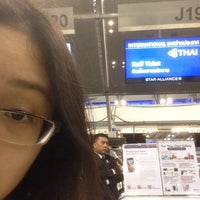 Photo taken at Thai Airways (TG) Staff (NRSA/SA) Check-in by _kyucci on 12/26/2016