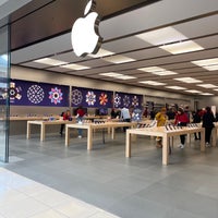 Photo taken at Apple Kenwood Towne Centre by Cameron S. on 12/16/2022