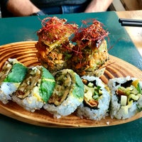 Photo taken at Sushi Momo Végétalien by Wayne L. on 10/19/2018