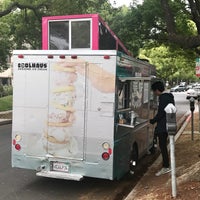 Photo taken at Coolhaus Truck by dutchboy on 5/31/2017
