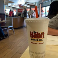 Photo taken at The Habit Burger Grill by dutchboy on 8/9/2019