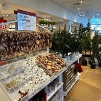 Photo taken at Crate &amp;amp; Barrel by Joshua on 12/30/2022