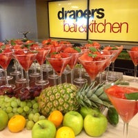 7/13/2016 tarihinde Drapers Bar &amp;amp; Kitchenziyaretçi tarafından Drapers Bar &amp;amp; Kitchen'de çekilen fotoğraf