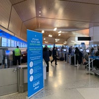 Photo taken at Alaska Airlines Check-in by Olga A. on 3/25/2022