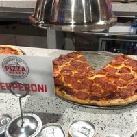 10/24/2019 tarihinde Olga A.ziyaretçi tarafından Crescent City Pizza Works'de çekilen fotoğraf