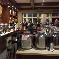 12/27/2017 tarihinde Olga A.ziyaretçi tarafından Monterey&amp;#39;s Tasty Olive Bar'de çekilen fotoğraf