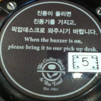 Photo taken at The Coffee Bean &amp;amp; Tea Leaf 정독도서관앞점 by David K. on 5/4/2013