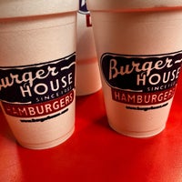 Foto tirada no(a) Burger House - Spring Valley Rd por Carlos A. G. em 12/1/2022