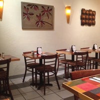 11/22/2012 tarihinde Ollie S.ziyaretçi tarafından Santorini Mediterranean Kitchen'de çekilen fotoğraf