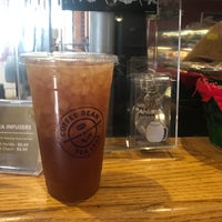 Photo taken at The Coffee Bean &amp;amp; Tea Leaf by Ollie S. on 11/25/2017