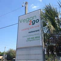 Foto tirada no(a) Vegan 2 Go por David R. em 4/10/2014