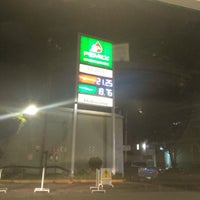 Photo taken at Gasolinería Hidrosina by Eduardo C. on 12/19/2018