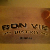 Foto tirada no(a) Bon Vie Bistro por Robert T. em 11/9/2012