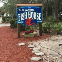 Foto tirada no(a) Sanibel Fish House (@SanibelFishHouse) por Joe C. em 5/11/2018
