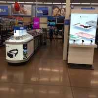 Foto diambil di Walmart Supercentre oleh Suraj P. pada 6/26/2016