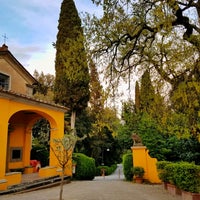 รูปภาพถ่ายที่ Villa Sonnino Ristorante Hotel Centro Congressi โดย Cengiz E. เมื่อ 4/14/2017