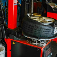 Foto diambil di Hobart Auto Mechanic &amp;amp; Tire Center oleh Hobart Auto Mechanic &amp;amp; Tire Center pada 7/14/2016