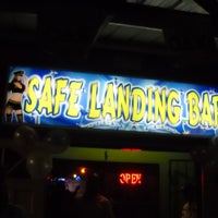 7/14/2016 tarihinde Safe Landing Barziyaretçi tarafından Safe Landing Bar'de çekilen fotoğraf