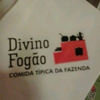 Photo taken at Divino Fogão by Joyce Grazielle B. on 11/24/2012