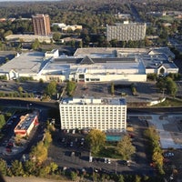 รูปภาพถ่ายที่ Park Plaza Mall โดย David J. เมื่อ 10/20/2012