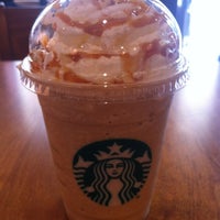 Photo taken at Starbucks by Kiki Fonthip C. on 10/30/2012