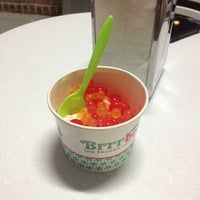 10/21/2012 tarihinde Pat K.ziyaretçi tarafından Brrrberry Frozen Yogurt'de çekilen fotoğraf