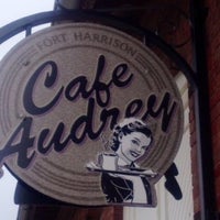 Foto tirada no(a) Cafe Audrey por Dorothy B. em 9/11/2017