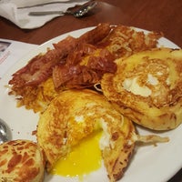 Photo taken at Denny&amp;#39;s by Mich n Ken K. on 11/3/2017