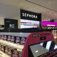 Photo taken at SEPHORA by It&amp;#39;s S. on 4/1/2016