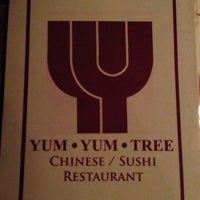 Das Foto wurde bei Yum Yum Tree Asian Fusion Restaurant &amp;amp; Bar von John F. am 3/14/2013 aufgenommen