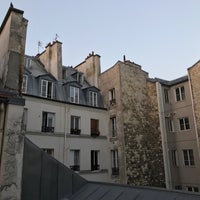 รูปภาพถ่ายที่ Hôtel Parisiana โดย Lilia A. เมื่อ 10/16/2017