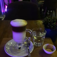 รูปภาพถ่ายที่ Kahvetad Roaster Coffee โดย Ayşenur T. เมื่อ 8/13/2016