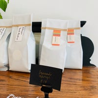 Снимок сделан в Four Letter Word Coffee пользователем Fermin R. 10/9/2018