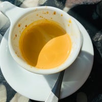Снимок сделан в Four Letter Word Coffee пользователем Fermin R. 10/9/2018