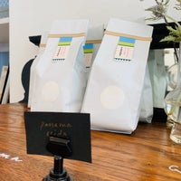 Снимок сделан в Four Letter Word Coffee пользователем Fermin R. 10/9/2018