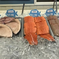 Das Foto wurde bei Dockside N&amp;#39; Duck Seafood Market von Sandy O. am 8/31/2018 aufgenommen